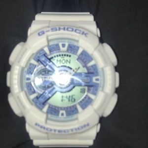 Men’s g-shock (white and blue)